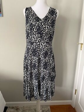 LOFT Black and White Sleeveless V-Neck Midi Dress. Size M